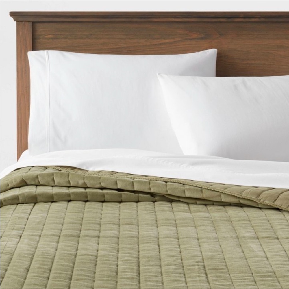 Full/Queen Channel Stitch Velvet Quilt
Green - Threshold
